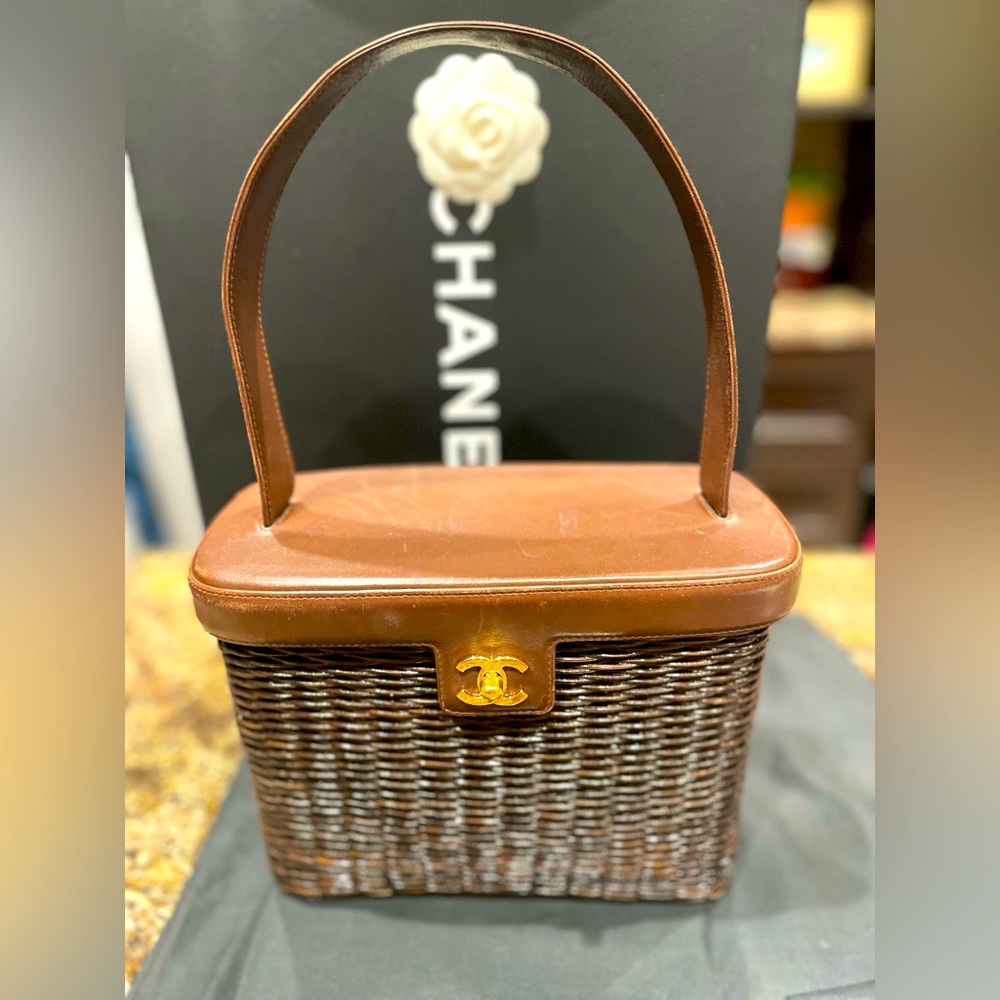 CHANEL AUTHENTIC!